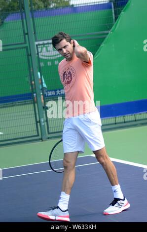 Französischen Tennisspieler Gilles Simon nimmt Teil an einem Training in Vorbereitung auf die Rolex Shanghai Masters Tennis Turnier 2018 in Shanghai, C Stockfoto