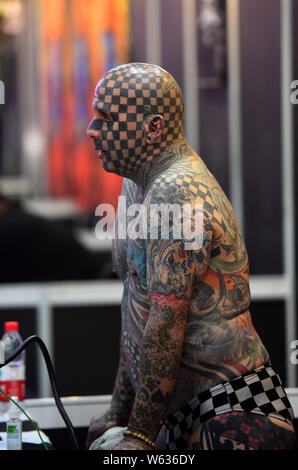 Amerikanischen freakshow guest star Matt Gegangen stellt während der Tattoo Show 2018 in Hangzhou City, East China Zhejiang provinz, 21. Oktober 2018. Matt gehen Stockfoto