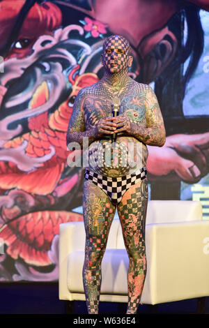 Amerikanischen freakshow guest star Matt Gegangen stellt während der Tattoo Show 2018 in Hangzhou City, East China Zhejiang provinz, 21. Oktober 2018. Matt gehen Stockfoto