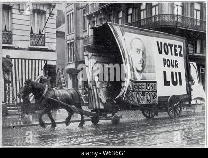 UNE CAMPAGNE ÉLECTORALE À L'américaine dans la Bonne VILLE DE BRUXELLES. UN CAMION DE DÉMÉNAGEMENT N'EST PAS VANTER NÉGLIGÉ POUR LA CANDIDATURE DU CHEF Stockfoto