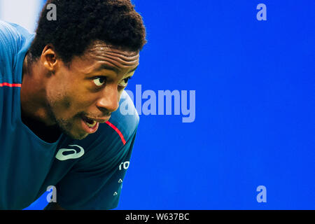 Gael Monfils von Frankreich konkurriert gegen Lloyd Harris von Südafrika in ihrer ersten Runde der Männer singles während der 2018 ATP Chengdu öffnen Stockfoto