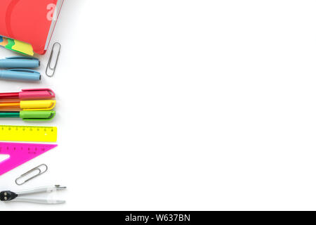 Zurück zu Schule. Schule und Büro Zeichnung liefert auf weißem Hintergrund. Freier Platz für Text. Stockfoto