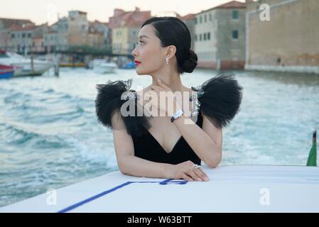 Chinesische Schauspielerin und Sängerin Fala Chen stellt beim Gala Dinner des 75. Filmfestival in Venedig Venedig, Italien, 5. September 2018. Stockfoto