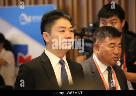 ------ Richard Liu Qiangdong, Vorsitzender und CEO von on-line-Einzelhändler JD.com, besucht China Langfang internationalen Wirtschafts- und Messe in Langfan Stockfoto