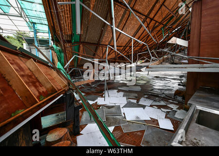 Auf dem Dach der Gebäude sind vom starken Wind verursacht durch Typhoon typhoon Mangkhut, der 22. des Jahres, in der Stadt Guangzhou, Südchina Guangdo beschädigt Stockfoto