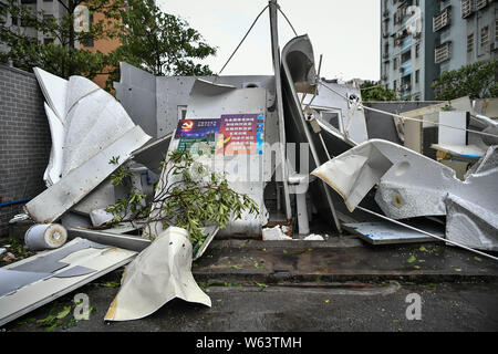 Auf dem Dach der Gebäude sind vom starken Wind verursacht durch Typhoon typhoon Mangkhut, der 22. des Jahres, in der Stadt Guangzhou, Südchina Guangdo beschädigt Stockfoto