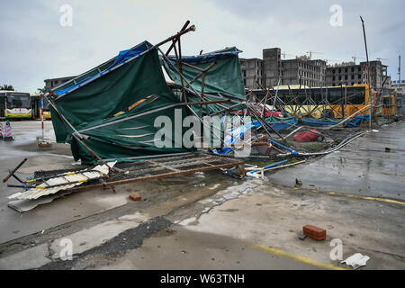 Auf dem Dach der Gebäude sind vom starken Wind verursacht durch Typhoon typhoon Mangkhut, der 22. des Jahres, in der Stadt Guangzhou, Südchina Guangdo beschädigt Stockfoto