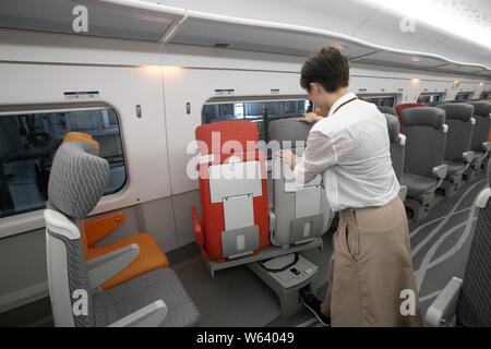 Innenansicht eines lebendigen Express Zug von Hong Kong Kowloon West zu betreiben, durch nach Shenzhen und Guangzhou, in Hongkong, China, 18. September Stockfoto