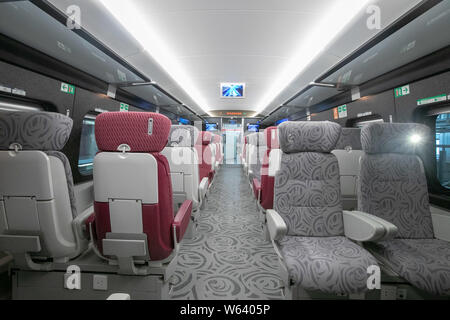 Innenansicht eines lebendigen Express Zug von Hong Kong Kowloon West zu betreiben, durch nach Shenzhen und Guangzhou, in Hongkong, China, 18. September Stockfoto