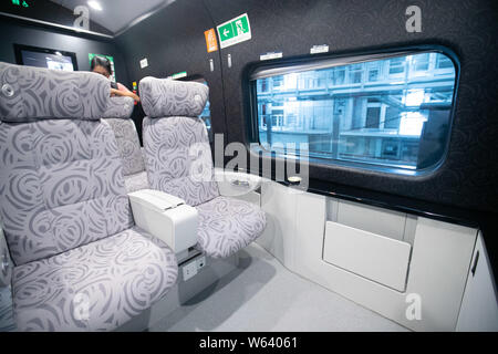 Innenansicht eines lebendigen Express Zug von Hong Kong Kowloon West zu betreiben, durch nach Shenzhen und Guangzhou, in Hongkong, China, 18. September Stockfoto