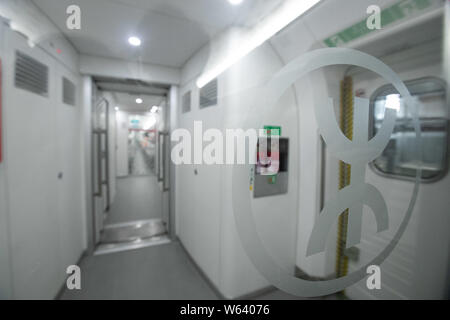 Innenansicht eines lebendigen Express Zug von Hong Kong Kowloon West zu betreiben, durch nach Shenzhen und Guangzhou, in Hongkong, China, 18. September Stockfoto