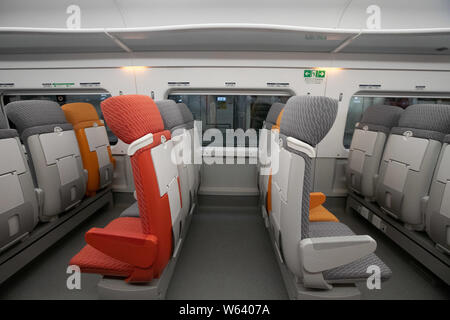 Innenansicht eines lebendigen Express Zug von Hong Kong Kowloon West zu betreiben, durch nach Shenzhen und Guangzhou, in Hongkong, China, 18. September Stockfoto