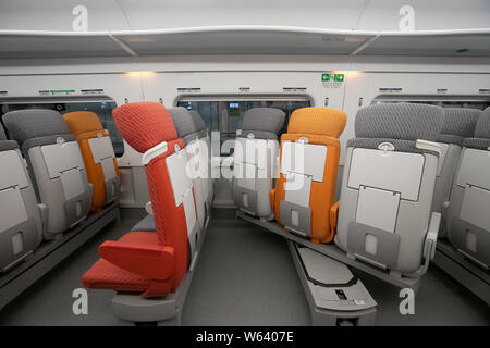 Innenansicht eines lebendigen Express Zug von Hong Kong Kowloon West zu betreiben, durch nach Shenzhen und Guangzhou, in Hongkong, China, 18. September Stockfoto