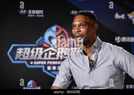 American Basketball player Chris Bosh akzeptiert ein exklusives Interview vor der 2018 Super Penguin Basketball Celebrity Spiel in Shanghai, China, 14. Stockfoto