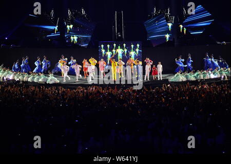 Chinesische Entertainer und Sportler bei der Hangzhou 8-minütige Show während der Abschlussfeier der Asian Games 2018, offiziell als die 1 bekannten Stockfoto