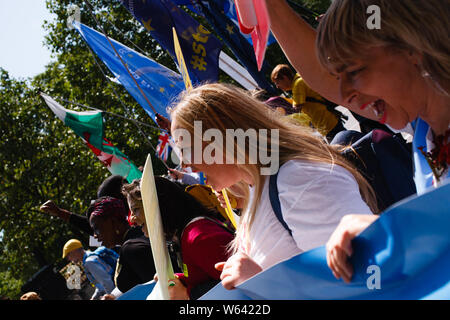 Juli 20, 2019, London, Vereinigtes Königreich: Demonstranten Parolen schreien, wie sie ihren Weg in Piccadilly während der anti-Brexit 'March für Änderung' in London machen. Quelle: David Cliff/SOPA Images/ZUMA Draht/Alamy leben Nachrichten Stockfoto