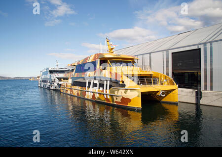 Hobart, Tasmanien: April 01, 2019: Eine spezielle Fähre zum Museum für Alte und Neue Kunst in Hobart von Brooke Street Pier an Mona dauert etwa 25 Minuten. Stockfoto