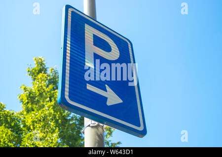 Holländische Straße: parken Sie Ihr Auto auf der rechten Seite Stockfoto