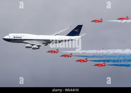 747 & rote Pfeile Stockfoto