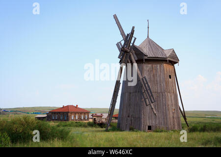 Die Mühle mit gebrochenen Flügeln Stockfoto