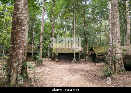 Die Holzhäuser der militärischen Akademie und Schule an der Phu Hin Rong Kla National Park in der Nähe der Stadt Phitsanulok im Norden von Thailand. Thai Stockfoto