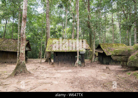 Die Holzhäuser der militärischen Akademie und Schule an der Phu Hin Rong Kla National Park in der Nähe der Stadt Phitsanulok im Norden von Thailand. Thai Stockfoto