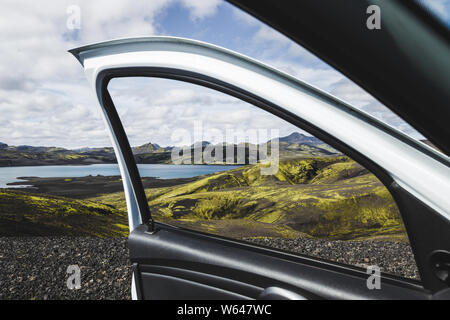 Blick auf Lakagigar schwarzen vulkanischen Wüste in Island Nationalpark Skaftafell vom Auto Fenster. In Island, Travel Concept herzlich Willkommen. Stockfoto