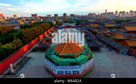 Luftaufnahme des Dazheng Hall unter Wiederherstellung am Mukden Palace, auch als die Shenyang Imperial Palace, in Shenyang City bekannt, im Nordosten China" Stockfoto