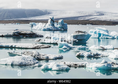 Glacier blue Jokulsarlon auf Skaftafell Gletscher in Island. Schmelzende Gletscher, die globale Erwärmung. Stockfoto