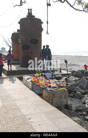 Alte Dampfkessel von unbekannten Schiffen. Auf der Costal Path in Fort Kochi, Kerala, Indien angezeigt. Stockfoto