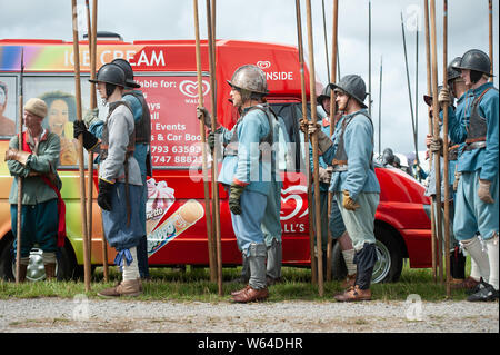 Norden häufiger, Marlborough, Wiltshire, UK. 27. Juli 2019. Englischer Bürgerkrieg Gesellschaft Mitglieder nehmen an einem Re-enactment der frühen Teil der zwei e Stockfoto