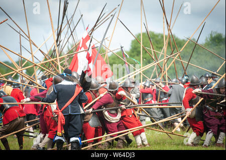 Norden häufiger, Marlborough, Wiltshire, UK. 27. Juli 2019. Englischer Bürgerkrieg Gesellschaft Mitglieder nehmen an einem Re-enactment der frühen Teil der zwei e Stockfoto