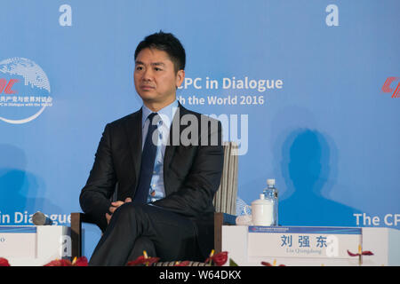 ------ Richard Liu Qiangdong, Vorsitzender und CEO von on-line-Einzelhändler JD.com, besucht einen Dialog in Chongqing, China, 14. Oktober 2016. Chinesische e-comme Stockfoto