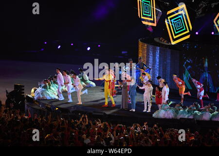 Chinesische Entertainer und Sportler bei der Hangzhou 8-minütige Show während der Abschlussfeier der Asian Games 2018, offiziell als die 1 bekannten Stockfoto