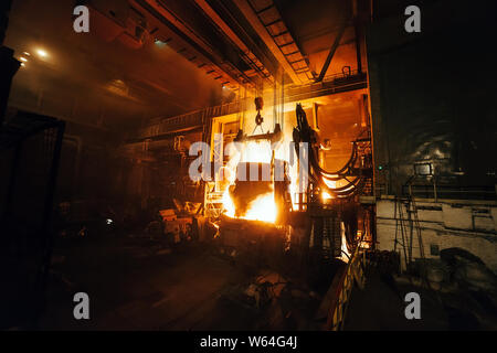 Die Stahlproduktion in Elektroöfen, Metallurgische Werk Stockfoto