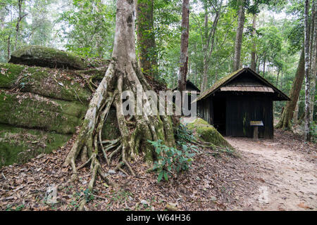 Die Holzhäuser der militärischen Akademie und Schule an der Phu Hin Rong Kla National Park in der Nähe der Stadt Phitsanulok im Norden von Thailand. Thai Stockfoto