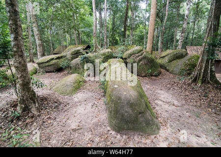 Die Holzhäuser der militärischen Akademie und Schule an der Phu Hin Rong Kla National Park in der Nähe der Stadt Phitsanulok im Norden von Thailand. Thai Stockfoto