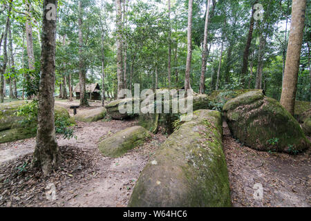 Die Holzhäuser der militärischen Akademie und Schule an der Phu Hin Rong Kla National Park in der Nähe der Stadt Phitsanulok im Norden von Thailand. Thai Stockfoto