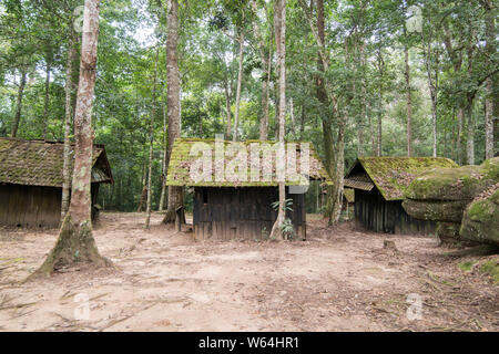 Die Holzhäuser der militärischen Akademie und Schule an der Phu Hin Rong Kla National Park in der Nähe der Stadt Phitsanulok im Norden von Thailand. Thai Stockfoto