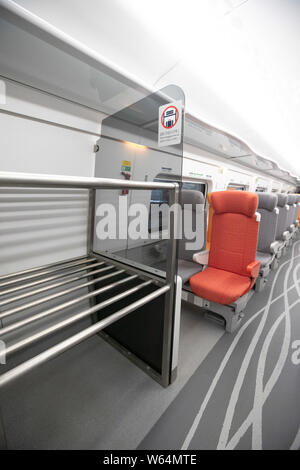 Innenansicht eines lebendigen Express Zug von Hong Kong Kowloon West zu betreiben, durch nach Shenzhen und Guangzhou, in Hongkong, China, 18. September Stockfoto