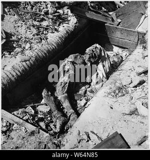 Tote Japaner in Bunker auf Engebi Insel Stockfoto