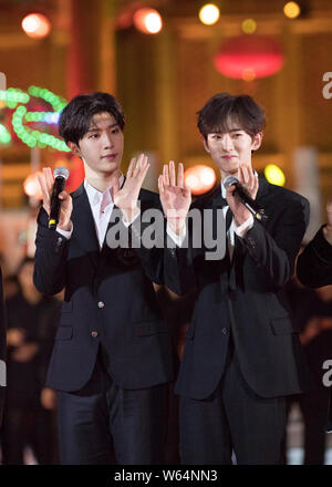 Chinesische Sänger Ventilator Chengcheng, Links, der jüngere Bruder der Schauspielerin Fan Bingbing, nimmt an der Eröffnung der 4. jährlichen Internationalen Jackie Stockfoto