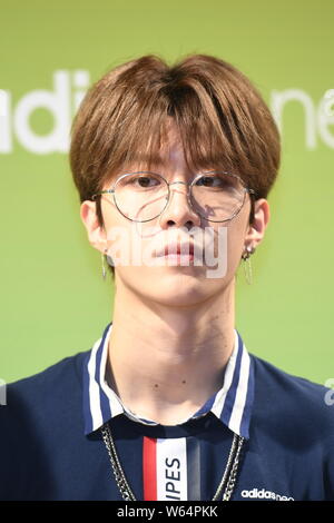 Chinesische Sänger Ventilator Chengcheng, der jüngere Bruder der Schauspielerin Fan Bingbing, der Neunköpfigen chinesischer Junge Gruppe neun Prozent besucht eine Werbeveranstaltung Stockfoto