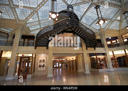 Innenraum des zweistöckigen Himmel beleuchtete Lobby des rookery Gebäude von Frank Lloyd Wright Chicago IL USA konzipiert Stockfoto