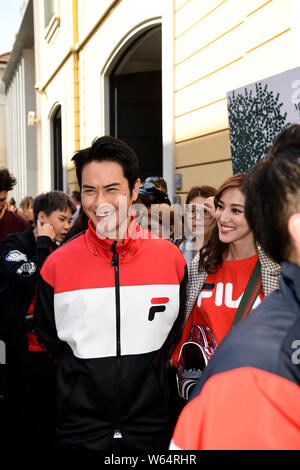 Hong Kong US-amerikanischer Schauspieler und Sänger Kevin Cheng, Links, und Hong Kong geborene kanadische Schauspielerin Grace Chan nehmen an der Fila fashion show während der 2019 Spr Stockfoto