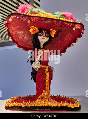 Mexiko- Stadt, Puebla, La Calavera Catrina. Die Figur ist eine Darstellung der Mexikanischen Catrina. Diese catrina zeigt eine weibliche Skelett in gekleidet Stockfoto