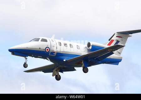 Embraer Phenom 100 Ankunft am RIAT 2019 an RAF Fairford, Gloucestershire, VEREINIGTES KÖNIGREICH Stockfoto