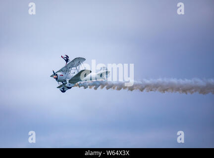 Katie Rose Hobbs und Kirsten Elizabeth Pobjoy der Britischen Blau Legende aerobatic Team während der 2018 Konferenz in Anshun Huangguoshu Flug ci ausführen Stockfoto