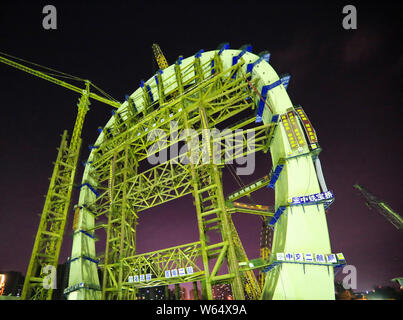 Überblick über die wichtigsten Stahl Turm der Huaihai Road Brücke über die Beijing ¨ Hangzhou Grand Canal in Ningbo City, East China Jiangsu pro verbunden werden Stockfoto