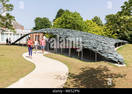 Allgemeine Ansicht der Serpentine Pavillon im Sommer 2019, London, Vereinigtes Königreich, entworfen von Junya Ishigami. Stockfoto